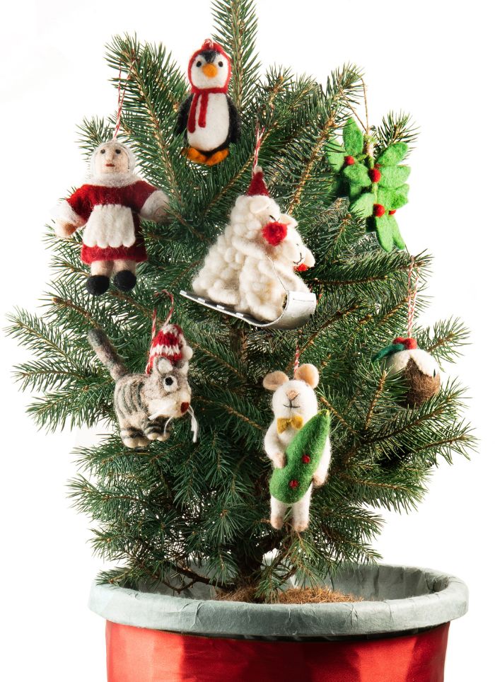 Decoration - Figgy Pudding - hanging with others in a tree